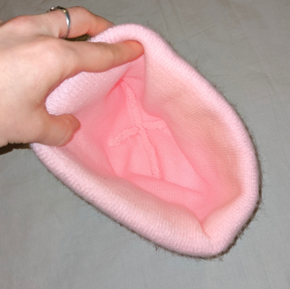 Pooh Bear Disney pink embroidered beanie hat - Picture 4 of 4